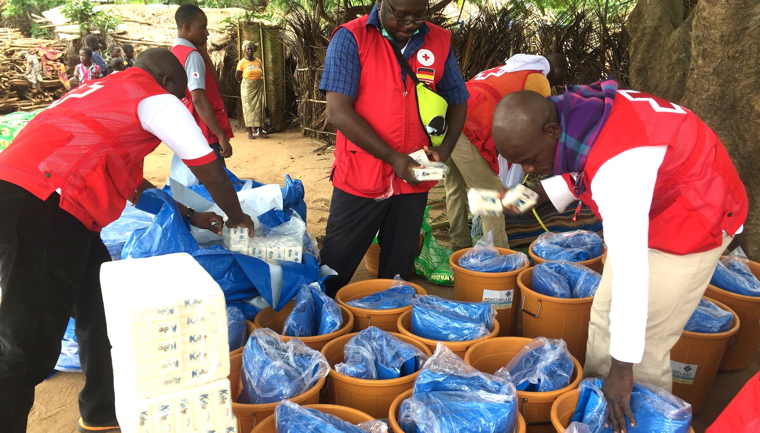 FbF distribution of relief goods, Lower Mono, downstream from Nangbeto hydropower dam, Togo, August 2017